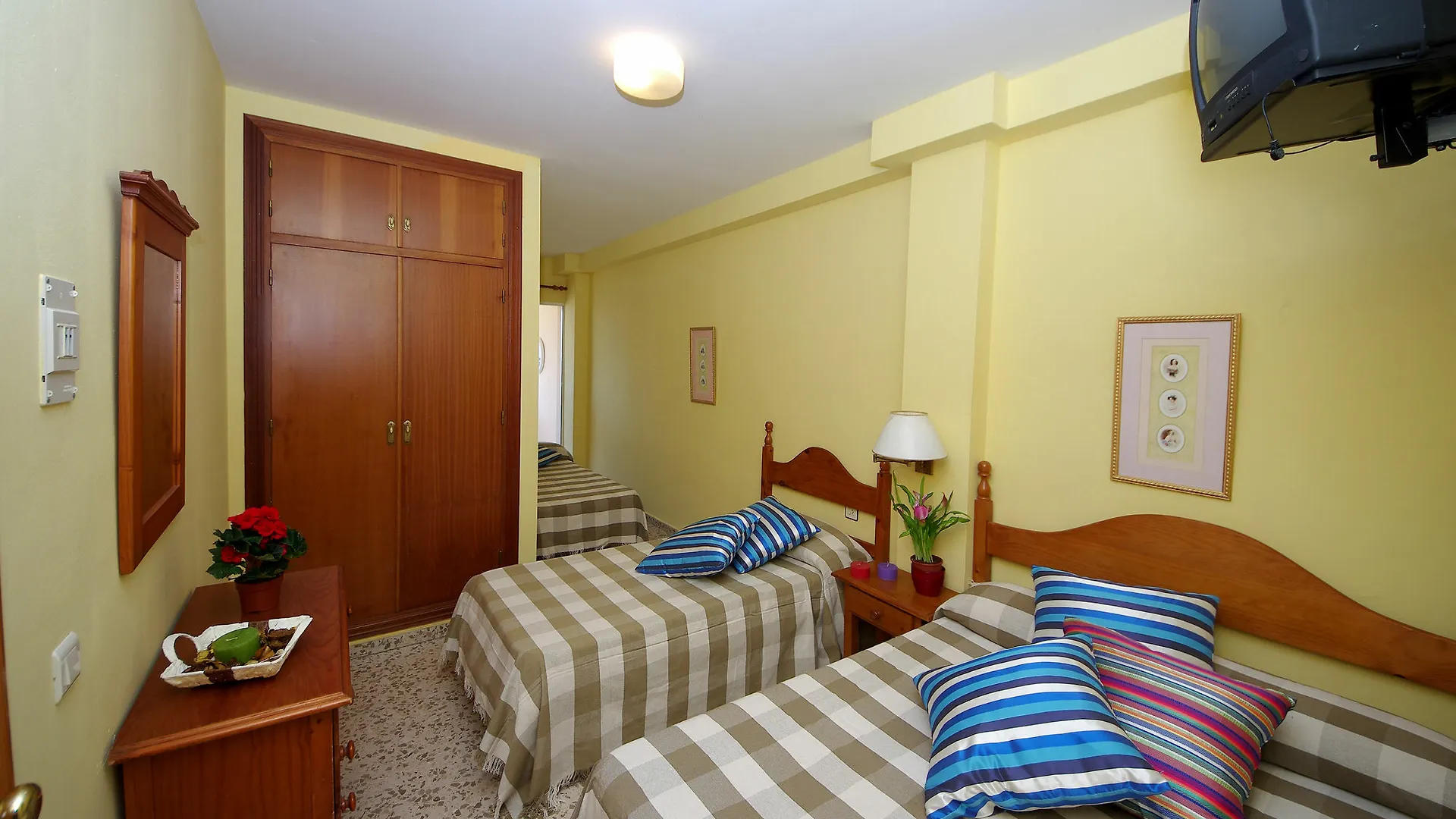 Hostal Azahara Nerja